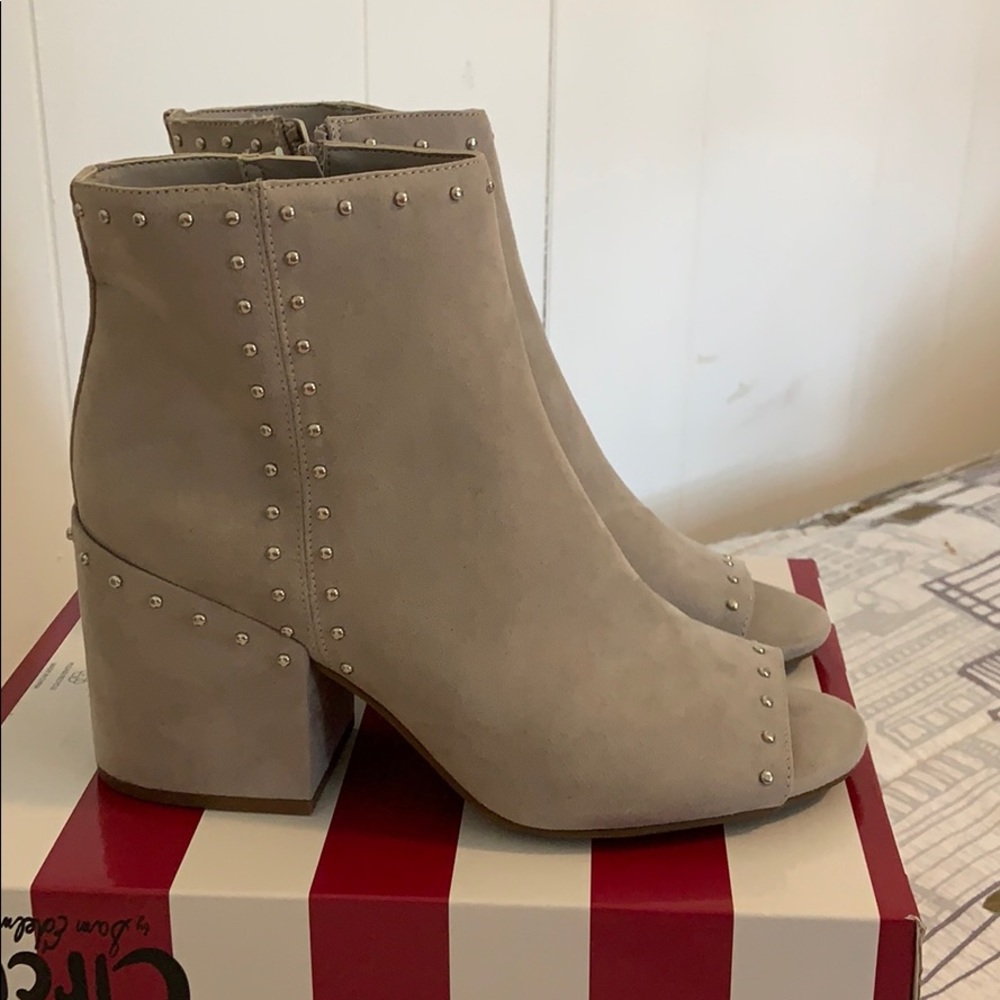 Open toes boots
